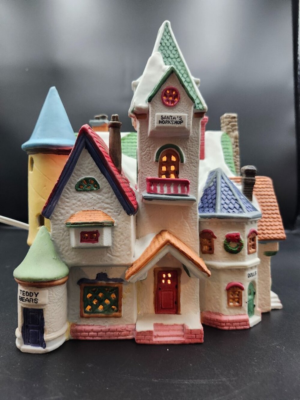 Lemax Dickensvale Collectibles Santa's Workshop Lighted Christmas Village